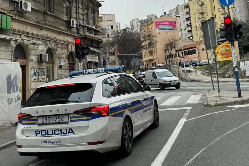 Za slanje lažnih dojava o bombama osumnjičena tri osobe