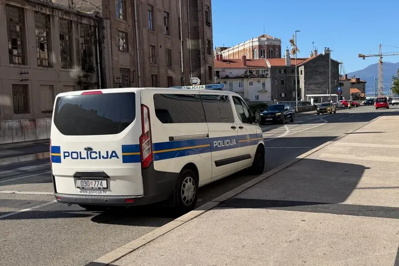 Rijeka i njezina dnevna doza apsurda