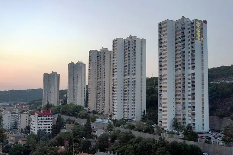 Tri garaže za Rijeku: urbanistički bingo ili parking lot fantazija