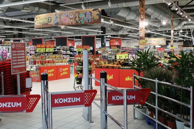 Dvije mlade žene uhvaćene u krađi pašteta, pancete i sireva u Konzumu
